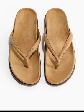 NWT Tan Foot-Bed Flip Flops